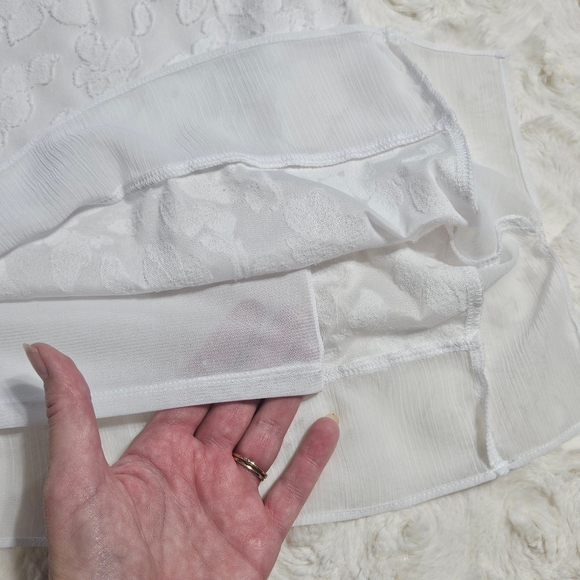 Vera Wang - Simply Vera Raised Floral Sleeveless Top - Picture 8 of 16